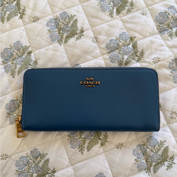 Coach Handbags - Coach Teal Leather Zip Wallet